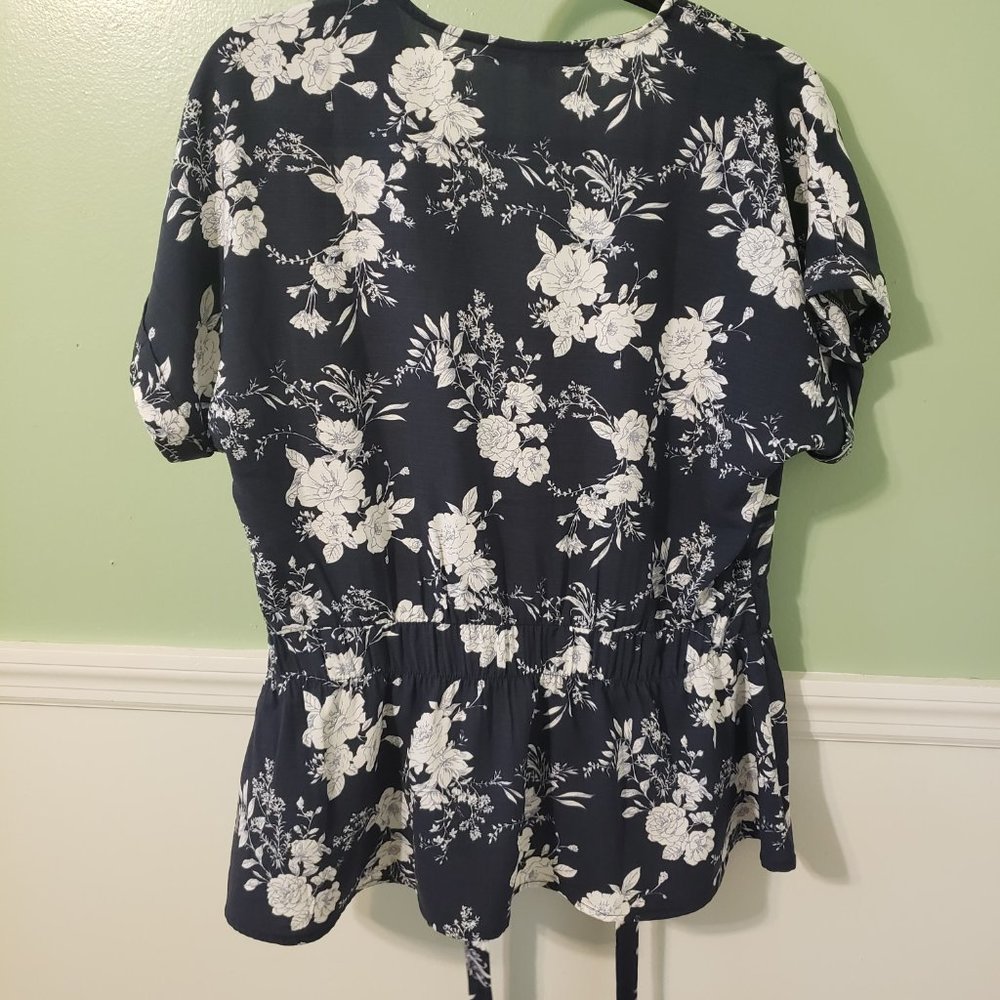 Sweet Rain Flower Blouse size L - Picture 5 of 6